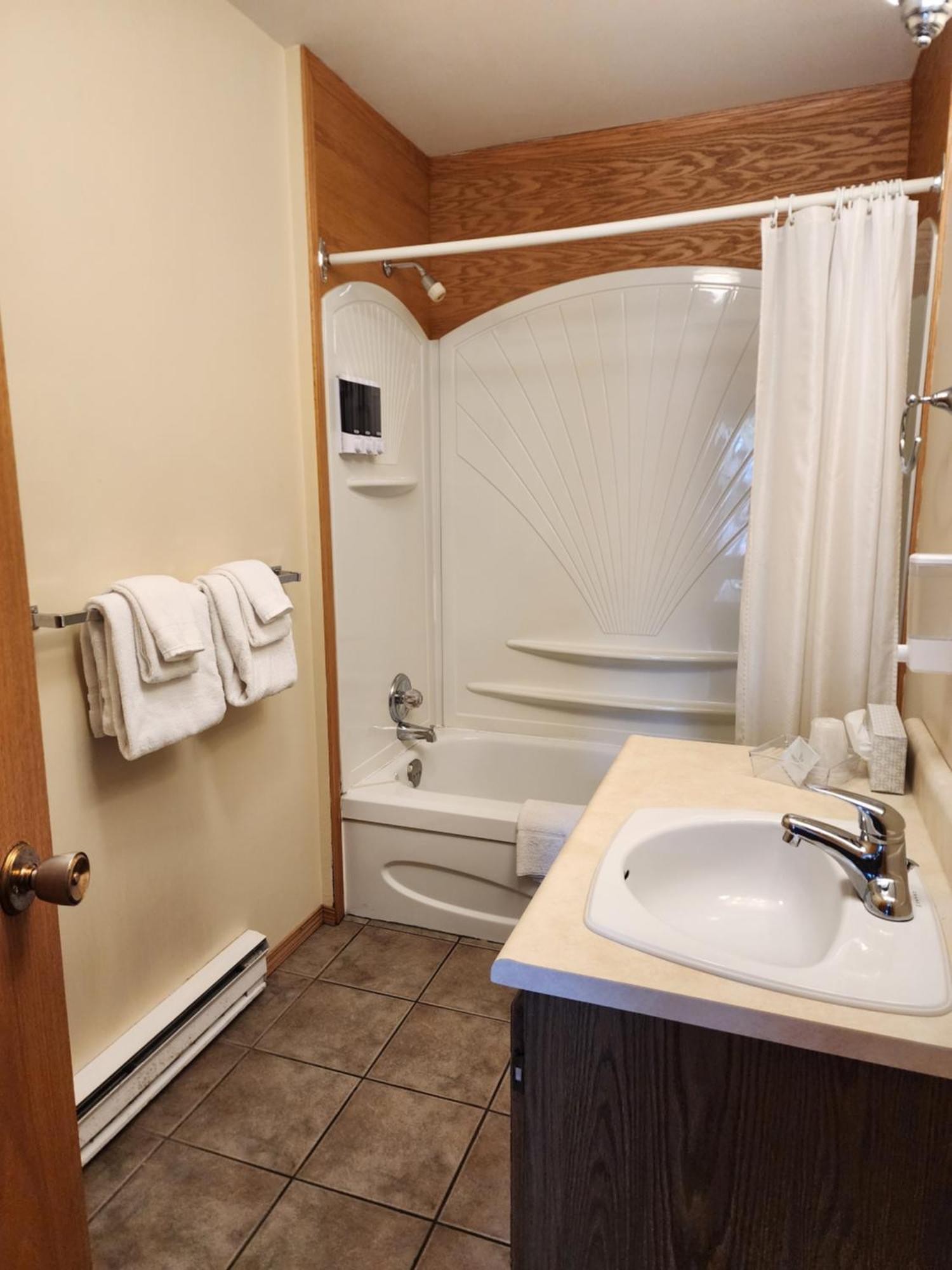 Motel Tyrol Radium Hot Springs Ngoại thất bức ảnh