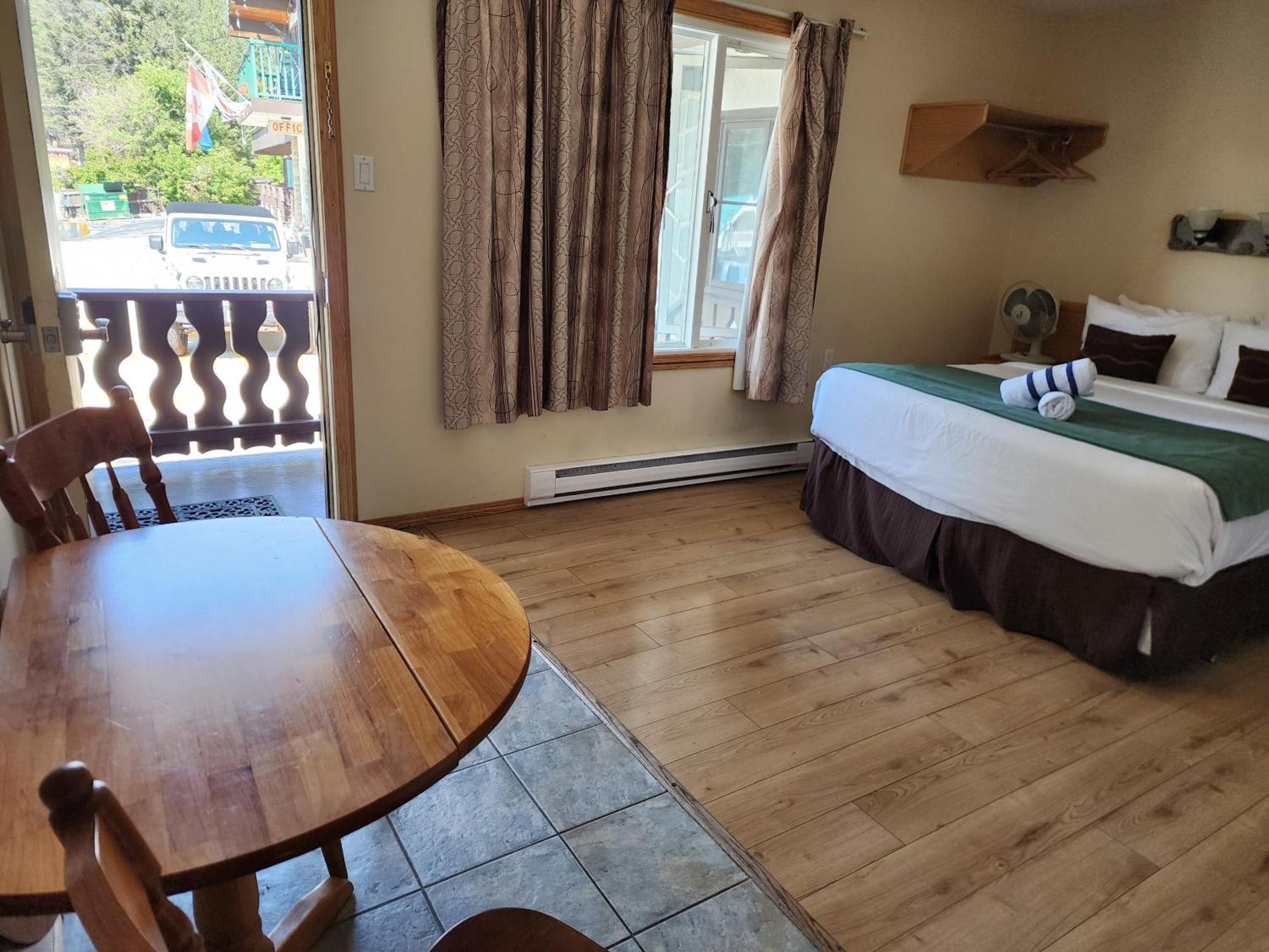 Motel Tyrol Radium Hot Springs Ngoại thất bức ảnh