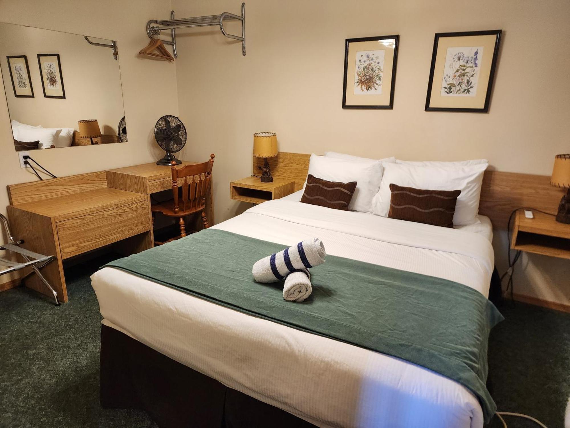 Motel Tyrol Radium Hot Springs Ngoại thất bức ảnh